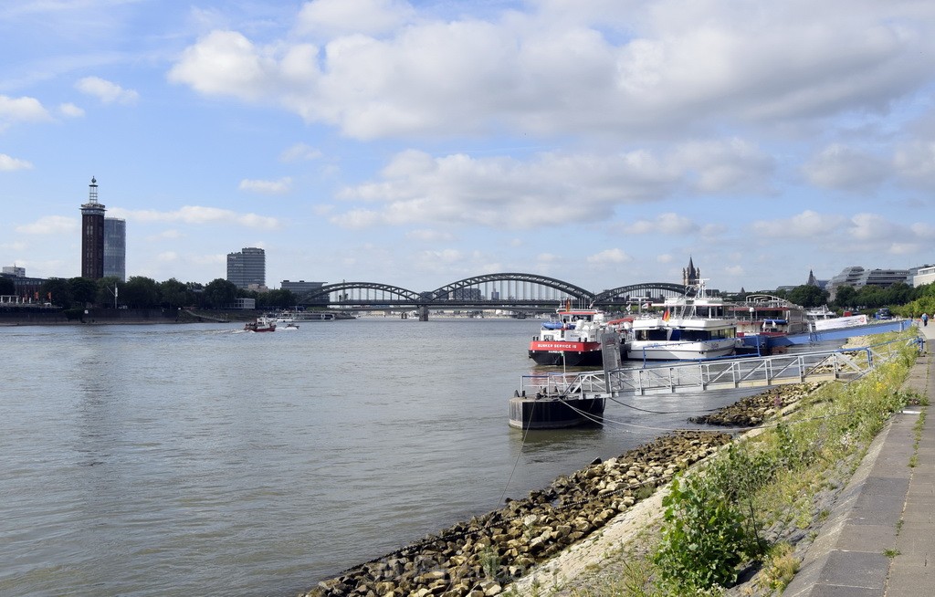 Schiff 1 Koeln in Hoehe der Koelner Zoobruecke P226.JPG - Miklos Laubert